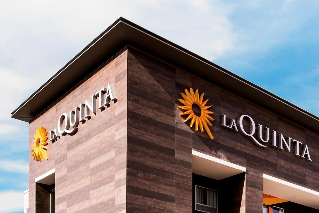 La Quinta Inn & Suites By Wyndham San Antonio Seaworld Lafb Bagian luar foto