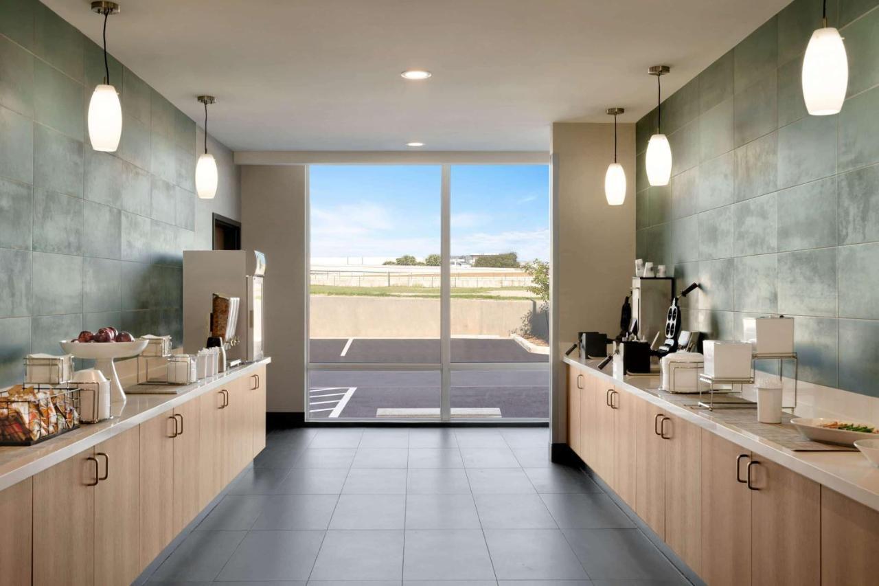 La Quinta Inn & Suites By Wyndham San Antonio Seaworld Lafb Bagian luar foto