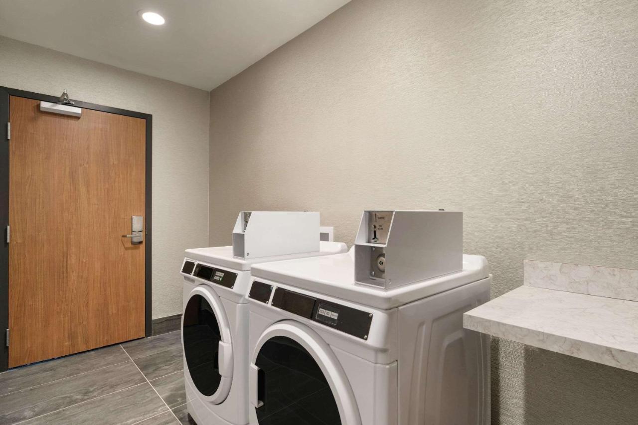 La Quinta Inn & Suites By Wyndham San Antonio Seaworld Lafb Bagian luar foto