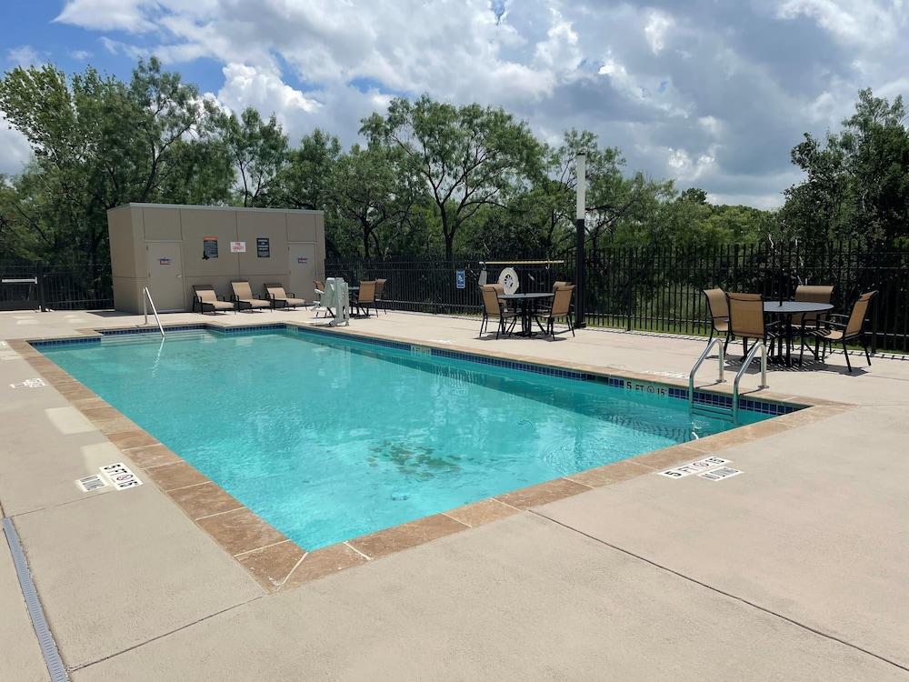 La Quinta Inn & Suites By Wyndham San Antonio Seaworld Lafb Bagian luar foto