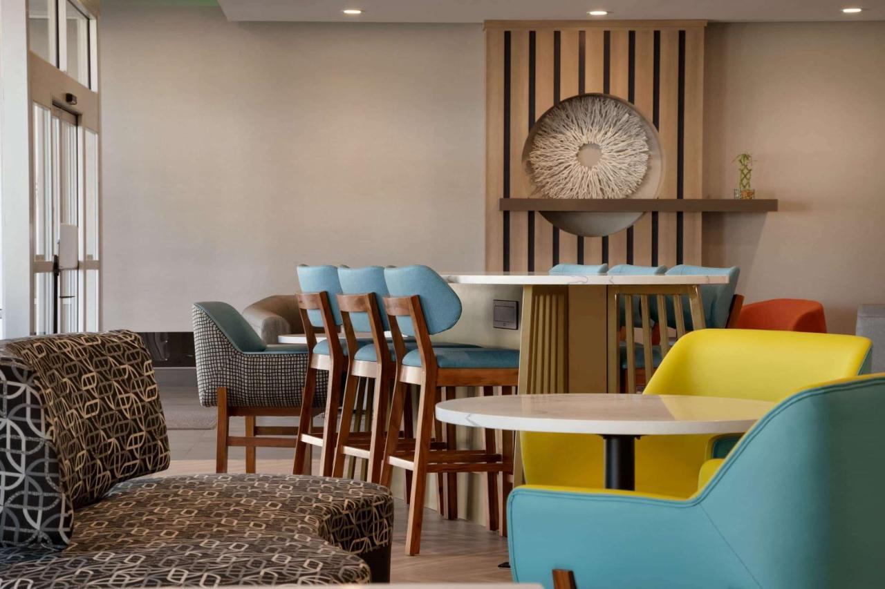 La Quinta Inn & Suites By Wyndham San Antonio Seaworld Lafb Bagian luar foto