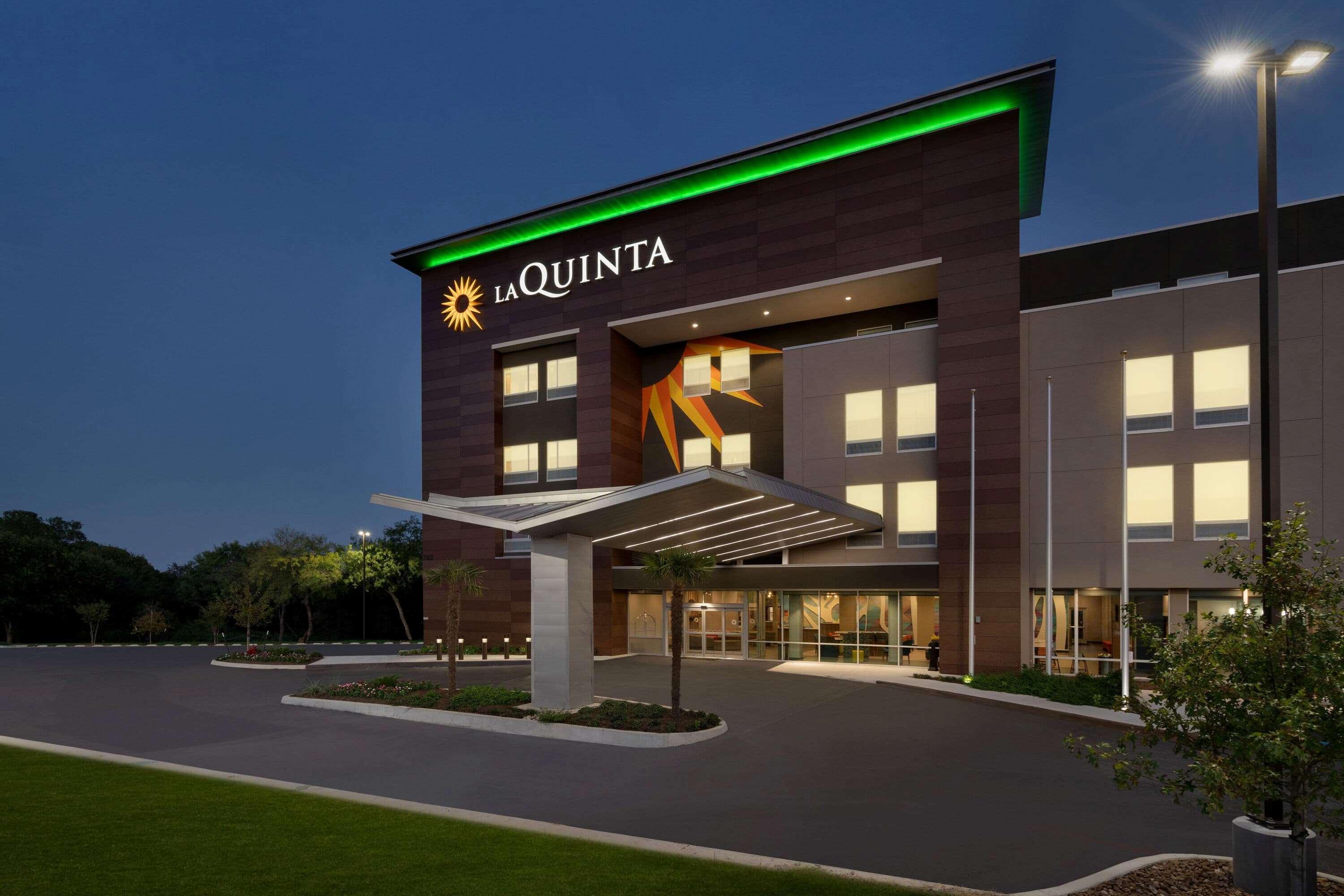 La Quinta Inn & Suites By Wyndham San Antonio Seaworld Lafb Bagian luar foto