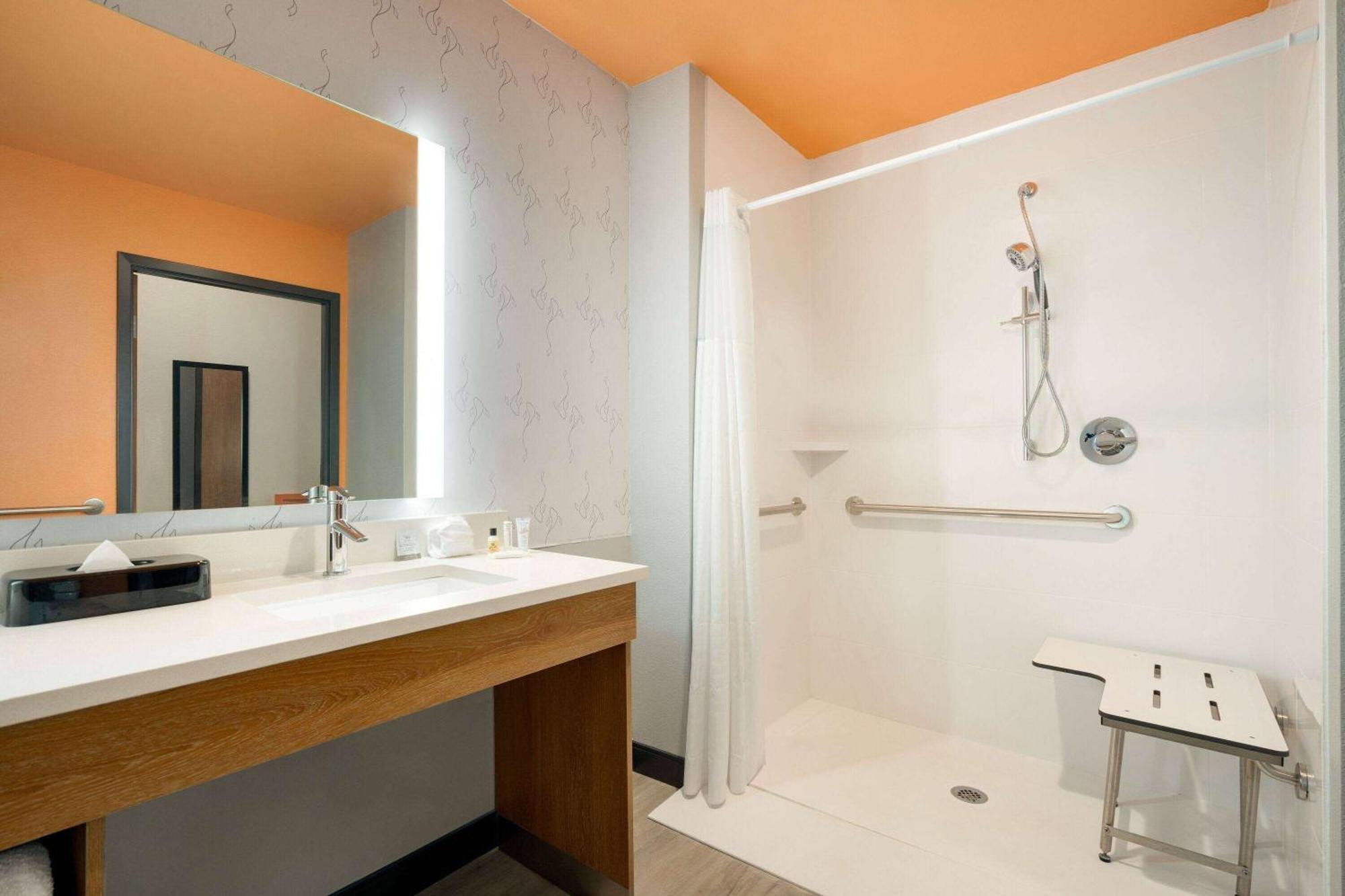La Quinta Inn & Suites By Wyndham San Antonio Seaworld Lafb Bagian luar foto