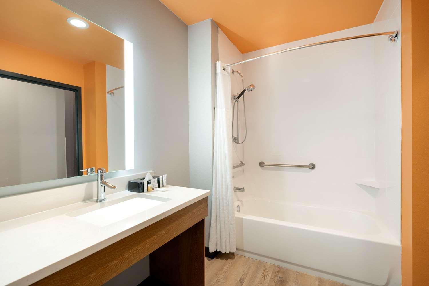 La Quinta Inn & Suites By Wyndham San Antonio Seaworld Lafb Bagian luar foto